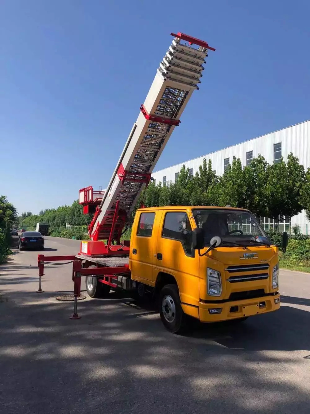 浩口原种场附近的云梯车出租服务：轻松解决高空作业需求