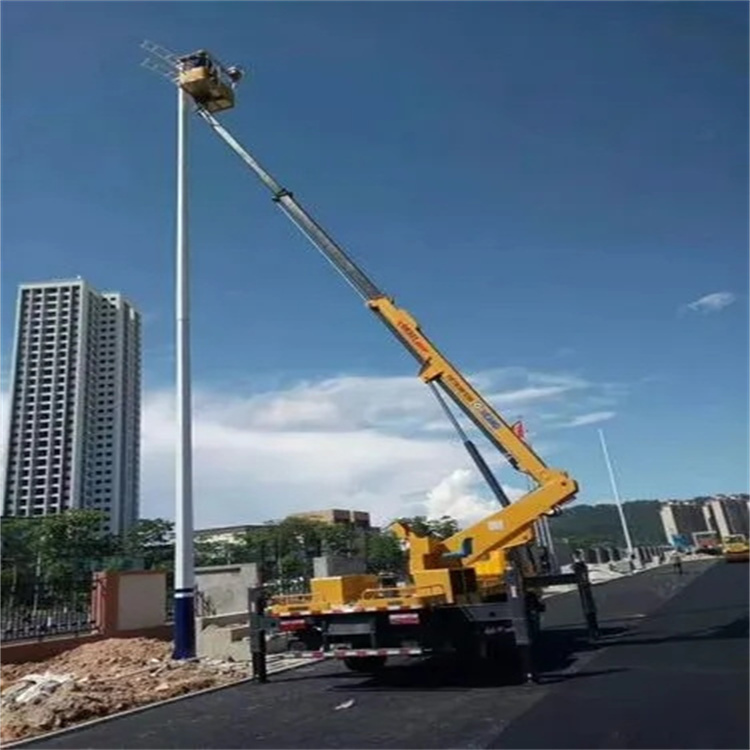 浩口原种场维修路灯的曲臂升降车出租