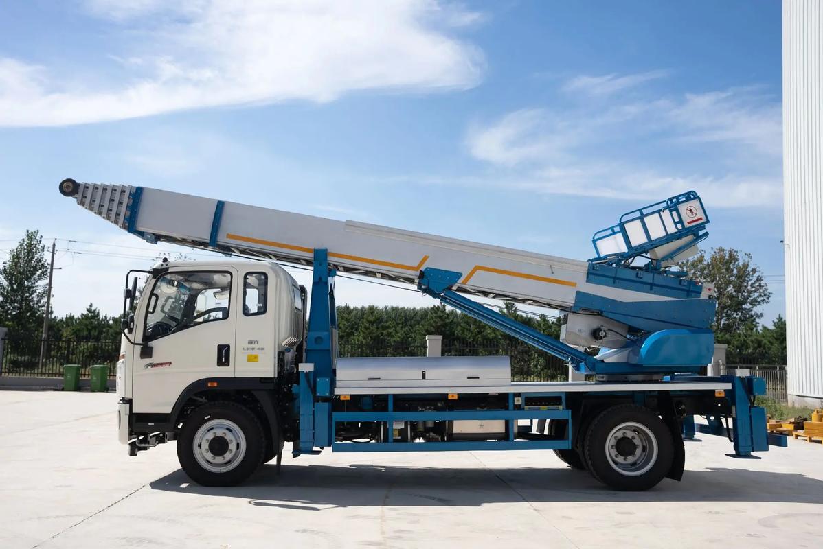 浩口原种场云梯上料车租赁费用