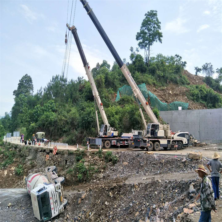 浩口原种场汽车掉沟里叫吊车救援要多少钱