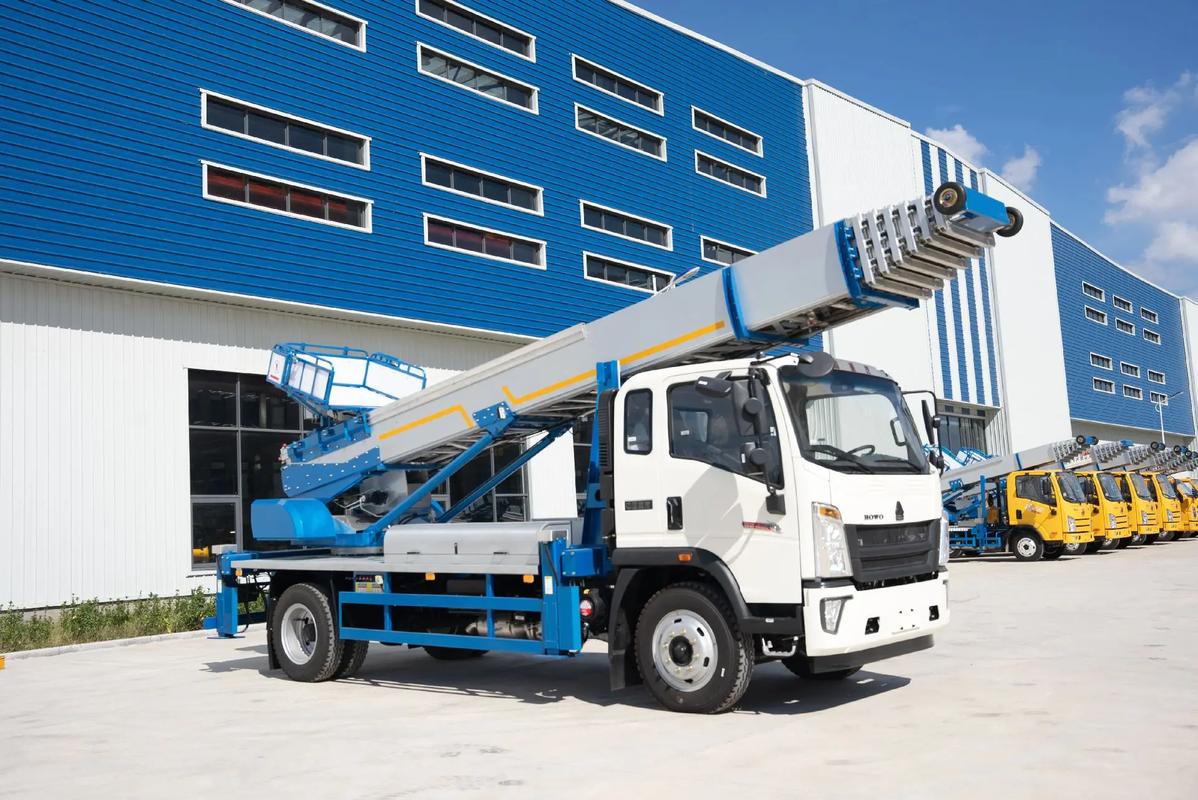 浩口原种场出租云梯车高空作业车 建筑垃圾搬运